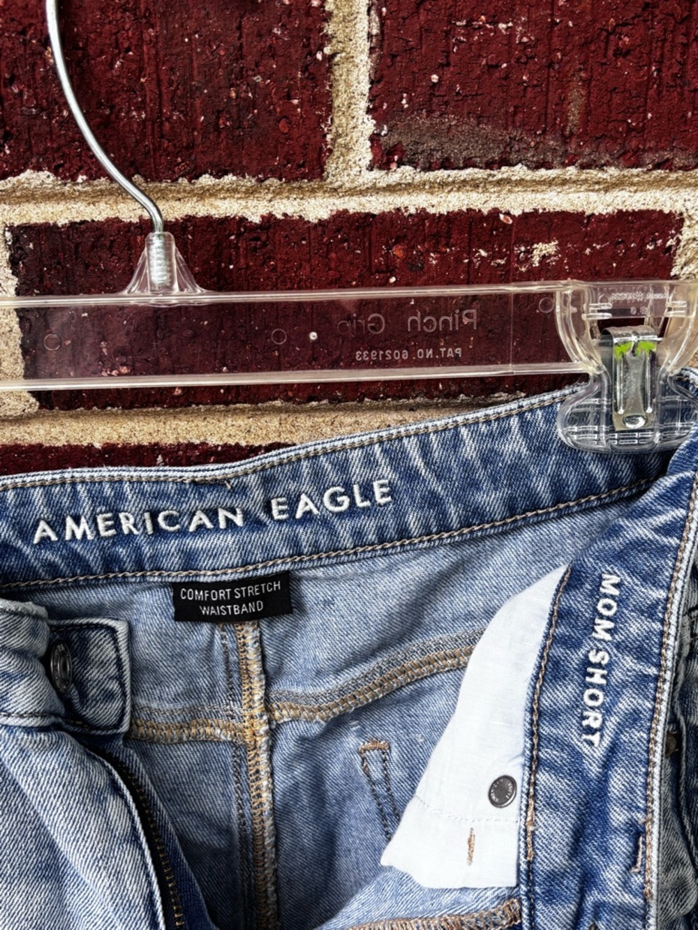 American Eagle Distressed Mom Shorts Womens Teen Size 2 jeans denim destroyed - Picture 2 of 3